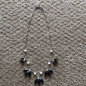 Necklace with black rhinestones and pearls.